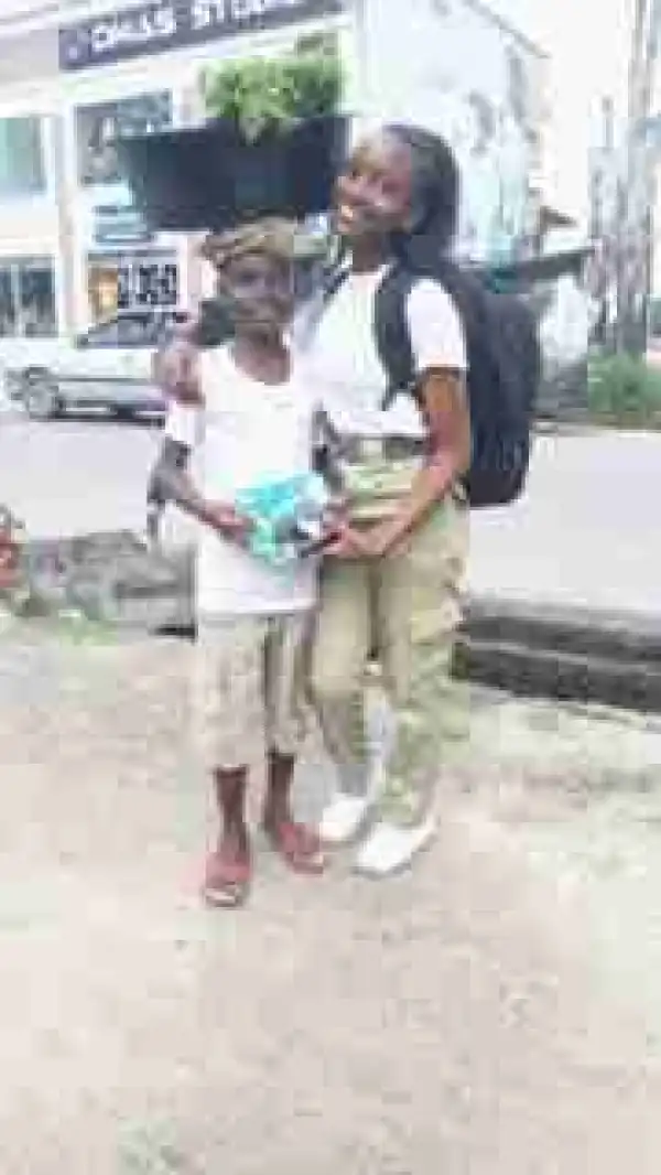 See How This Female Corper Helped Boy Who Hawks Vegetables With N50k In Port Harcourt (Photos)